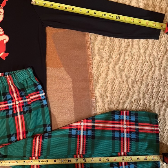 Like new! Oshkosh B’Gosh Christmas Rockin’ Santa /Plaid Boys Pajamas, (M) - Picture 8 of 16